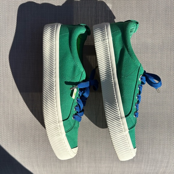 Cariuma green canvas sneakers in a size 6. Added blue laces. Great condition! - Picture 5 of 9